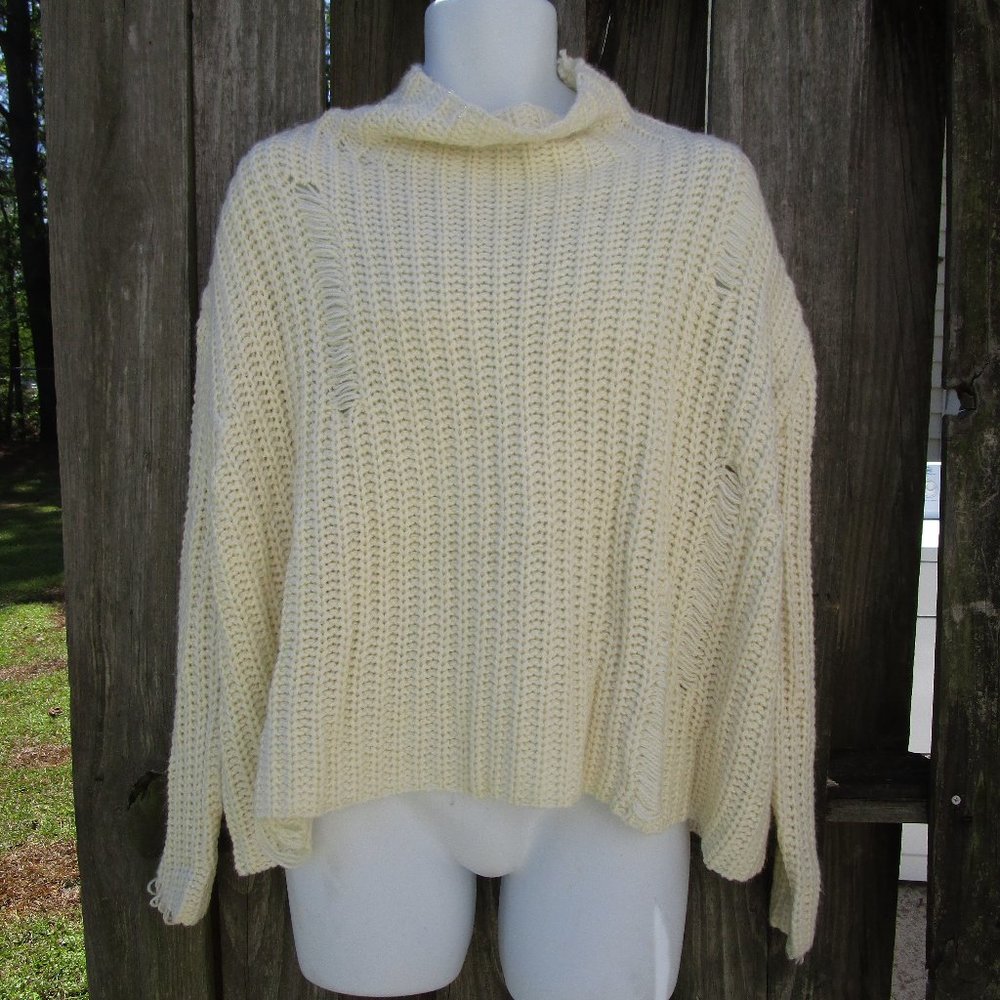 Umgee Pullover Sweater Size Small Soft Off White Oversized Distressed Knit